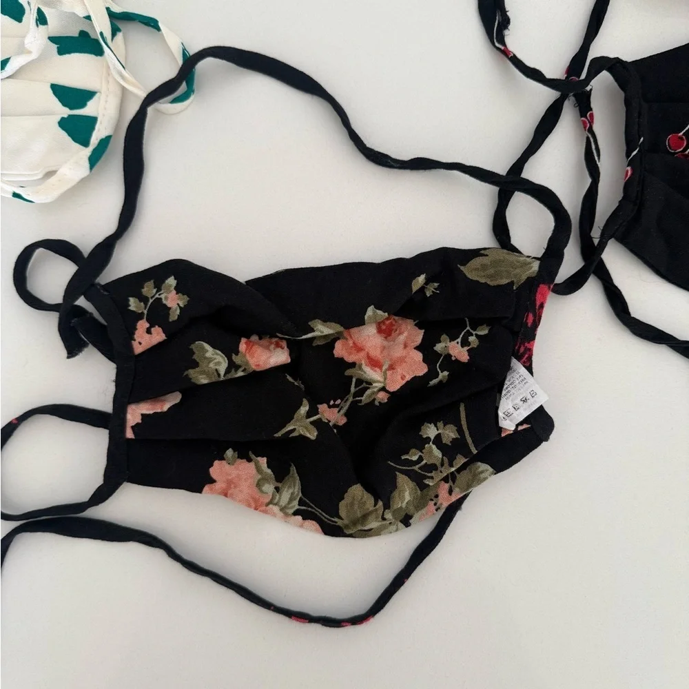🪩 Reformation Floral and Polka Dot Face Masks Set